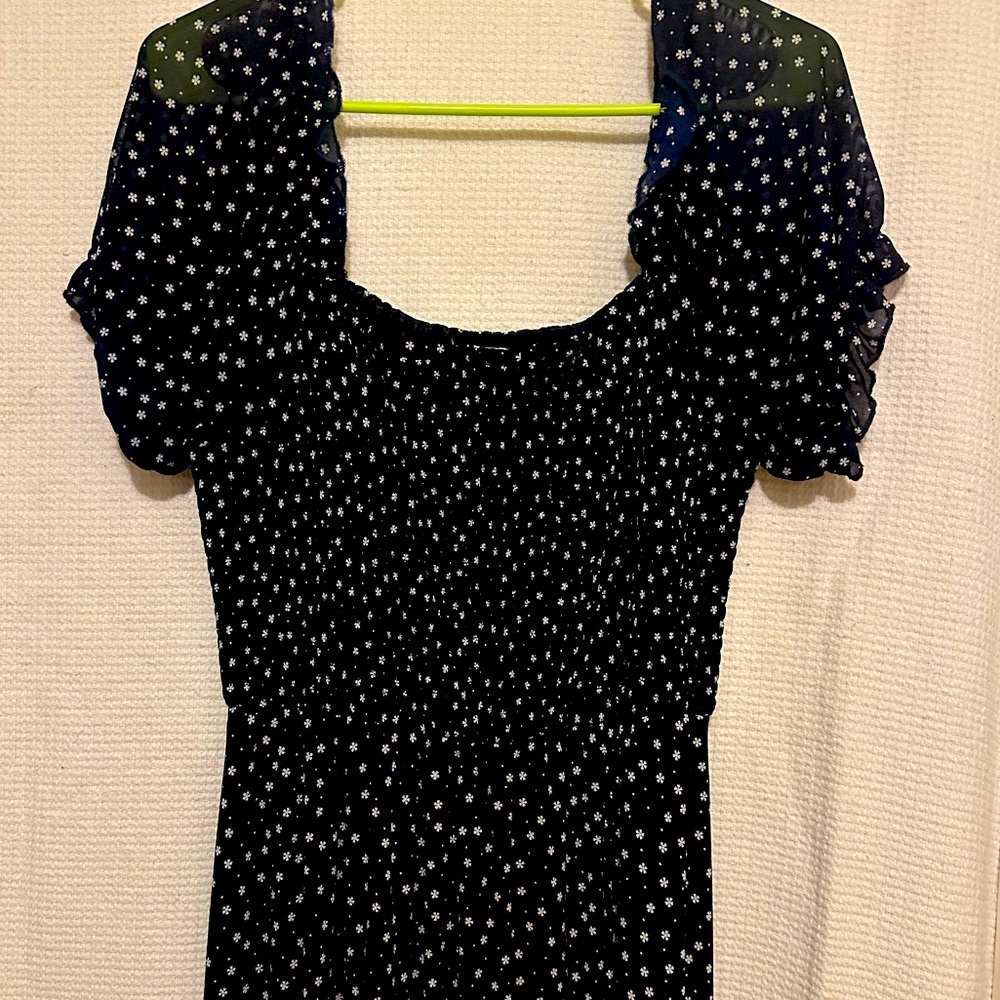 Siren Lily, size L, easy to wear scrunch top maxi dress. Cute slit in front.